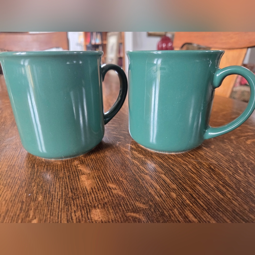 🆓🆓🆓Vintage Green Ceramic Coffee Mugs - Set of 2